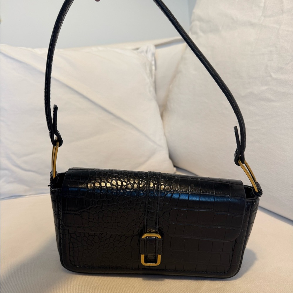 Black shoulder bag